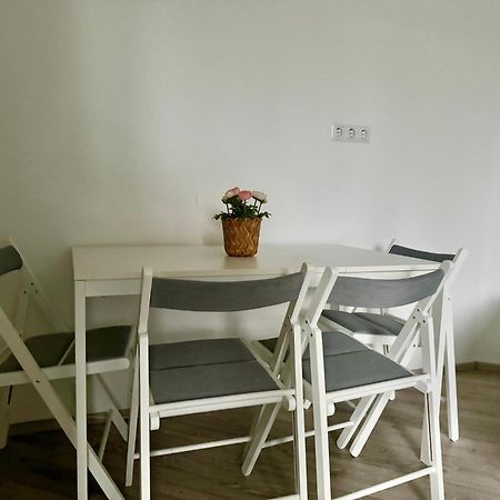 Stylish Schonbrunn Apartments With Free Parking Виена Екстериор снимка