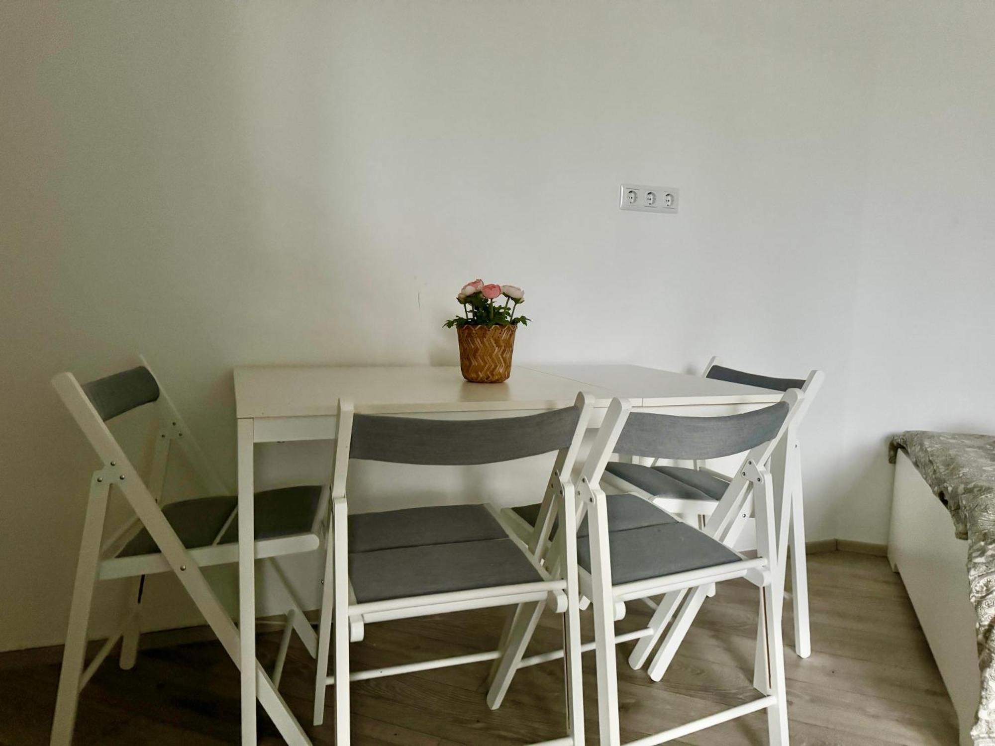 Stylish Schonbrunn Apartments With Free Parking Виена Екстериор снимка
