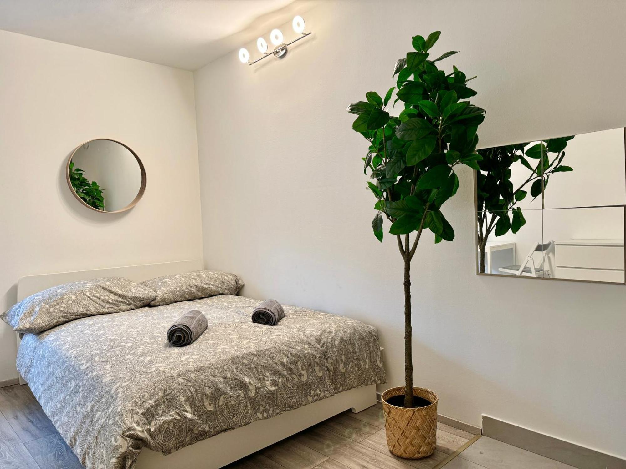 Stylish Schonbrunn Apartments With Free Parking Виена Екстериор снимка