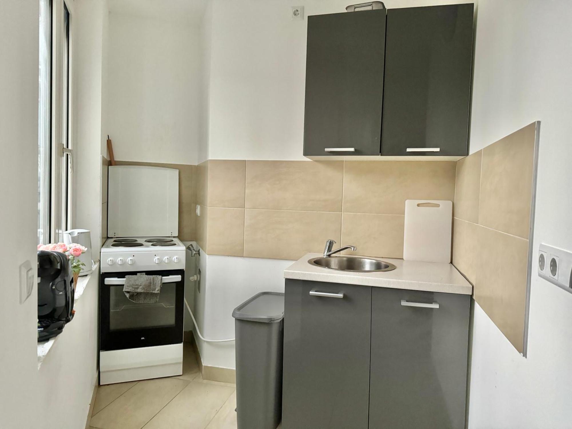 Stylish Schonbrunn Apartments With Free Parking Виена Екстериор снимка