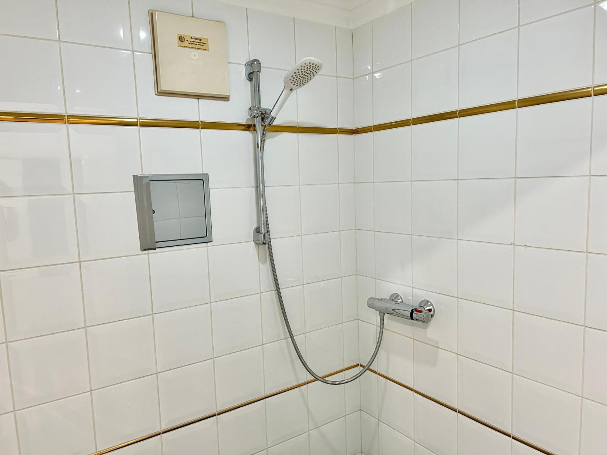 Stylish Schonbrunn Apartments With Free Parking Виена Екстериор снимка