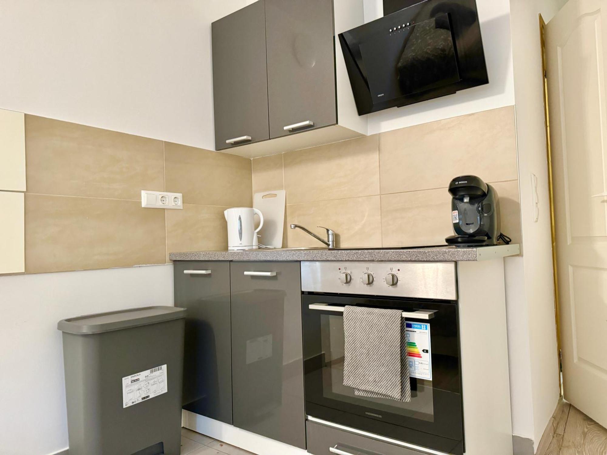 Stylish Schonbrunn Apartments With Free Parking Виена Екстериор снимка