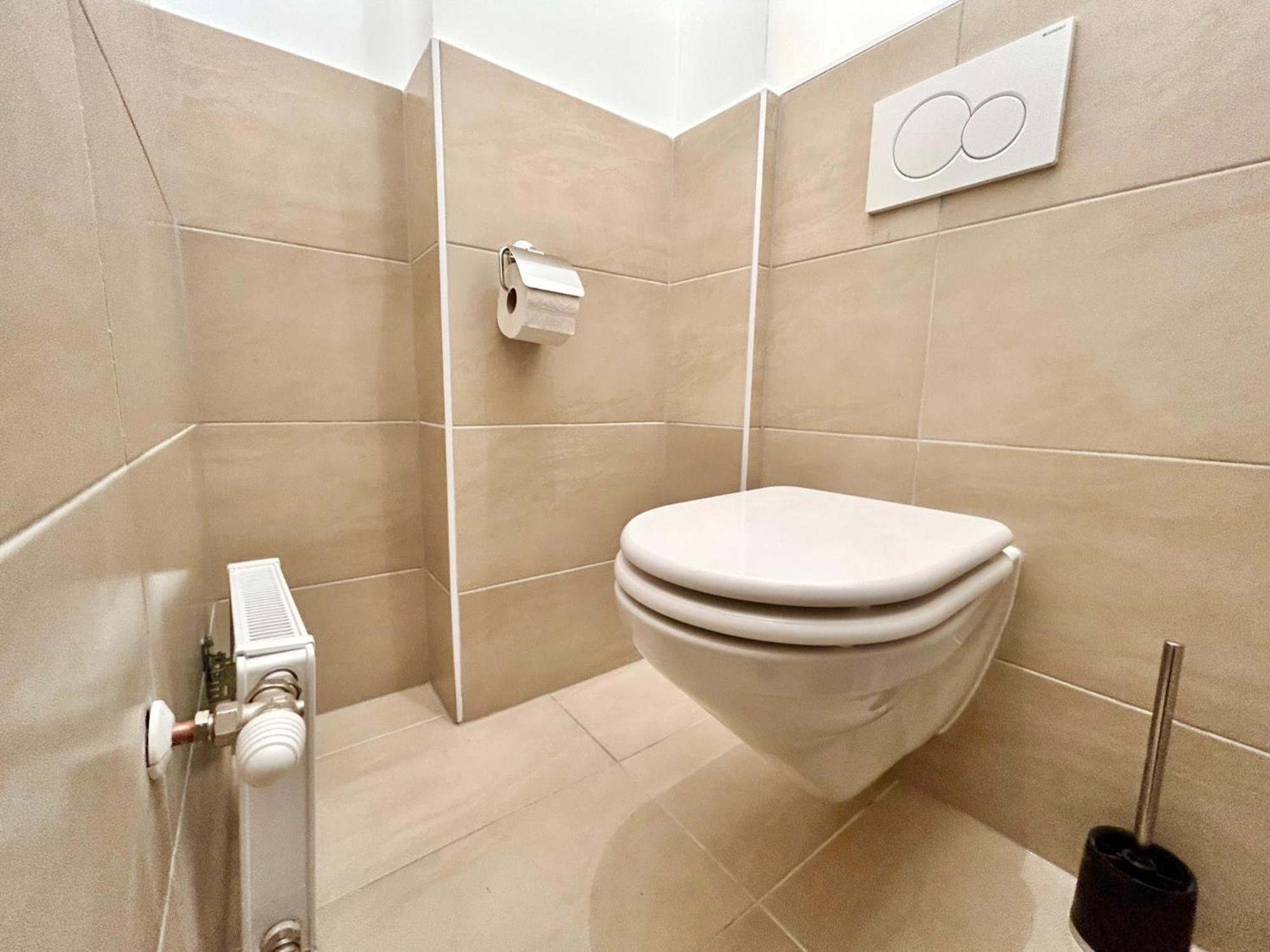 Stylish Schonbrunn Apartments With Free Parking Виена Екстериор снимка