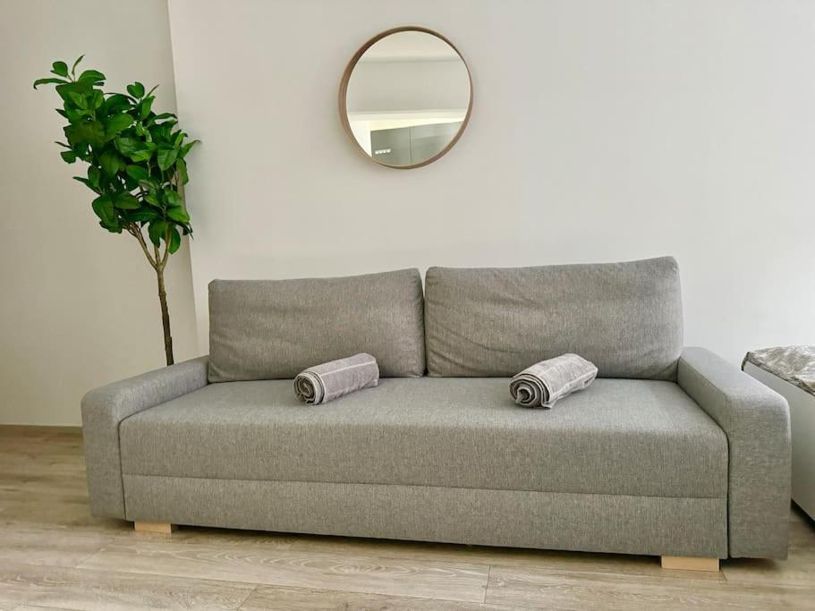 Stylish Schonbrunn Apartments With Free Parking Виена Екстериор снимка